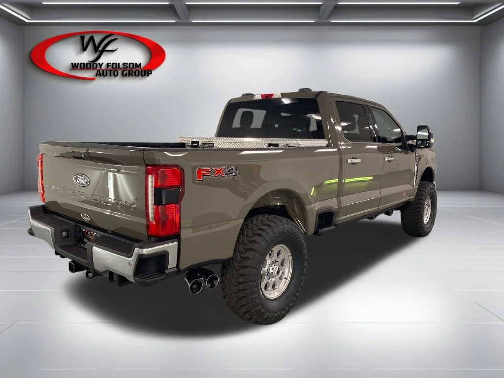 New 2027 Gray Ford Lariat image 8