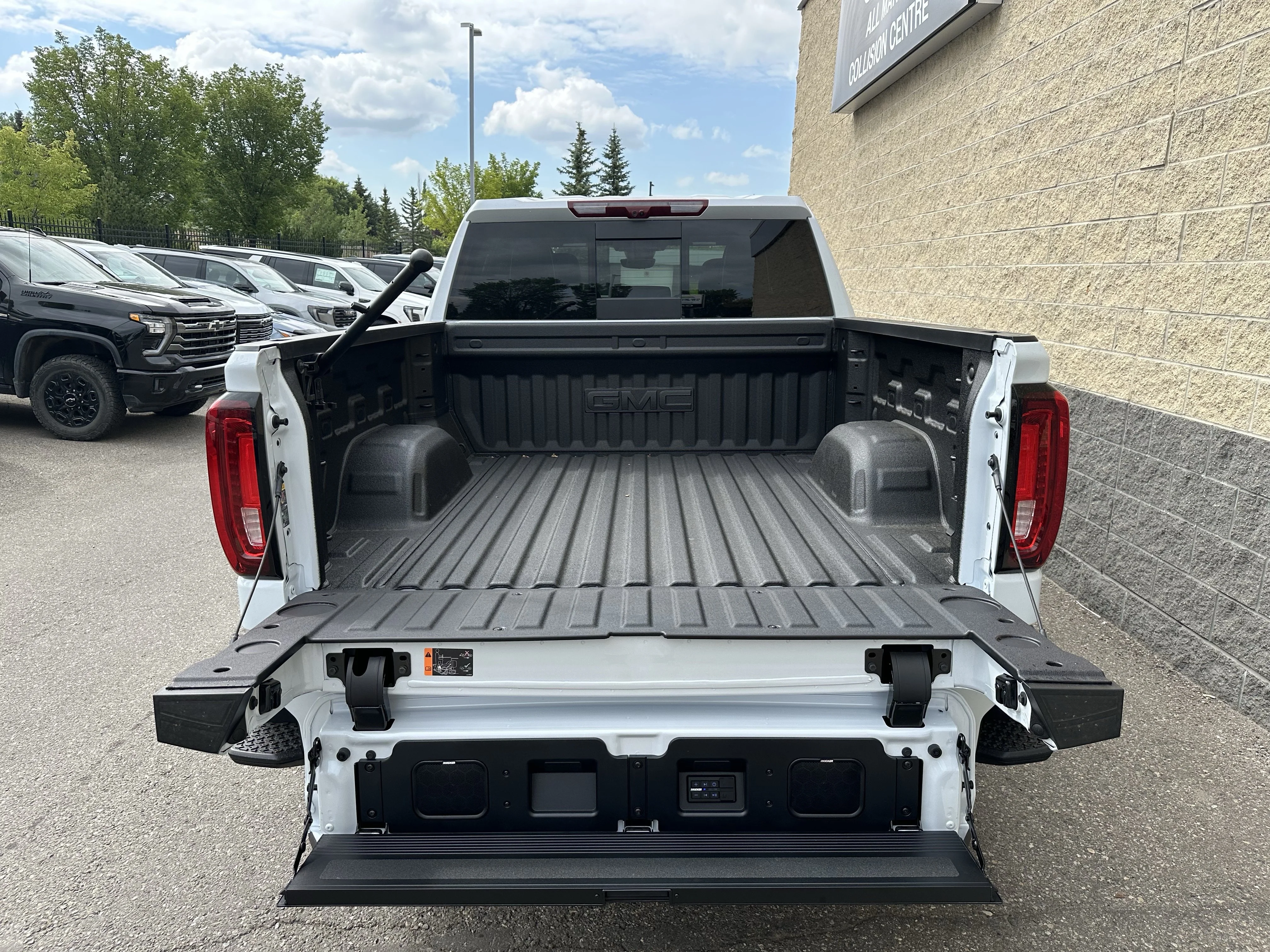 New 2026 Glacier White Tricoat GMC Denali Ultimate image 9