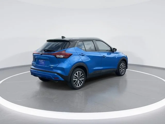Used 2023 Blue Nissan SV image 7