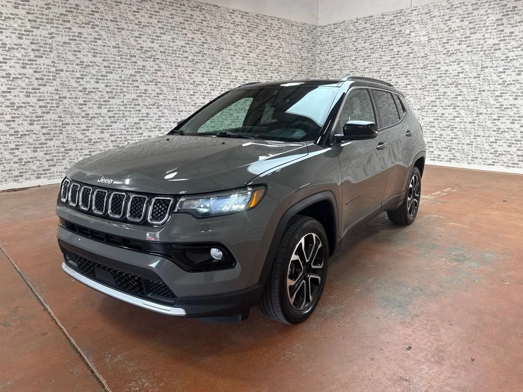 Used 2023 Gray Jeep Limited image 3