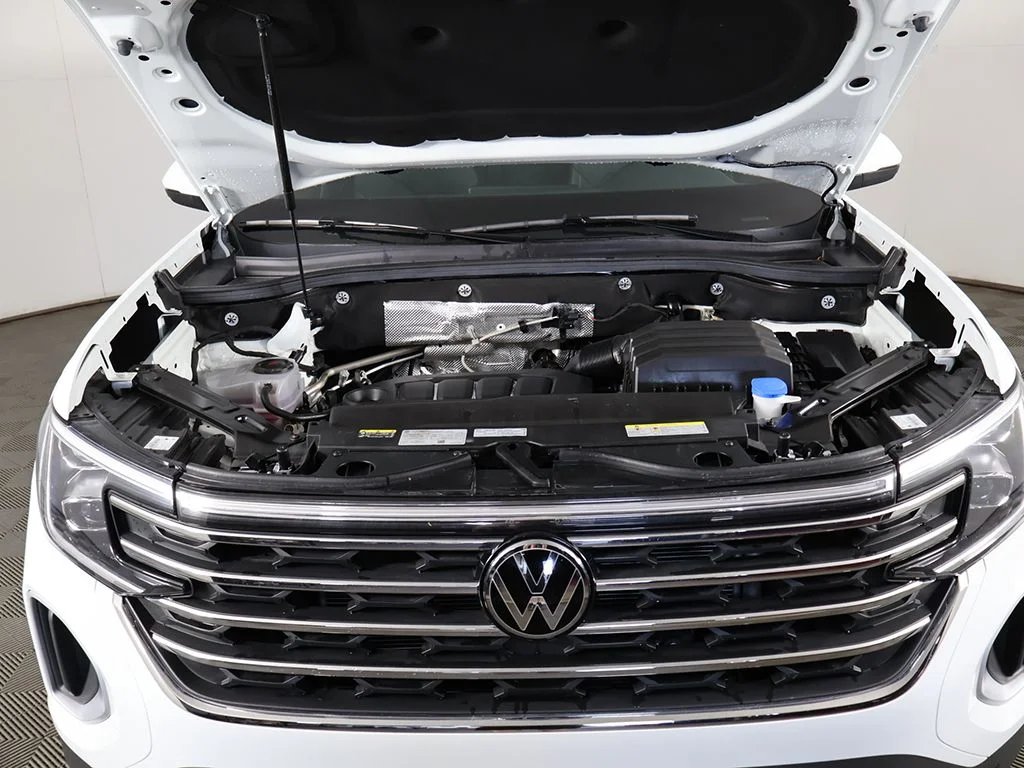 Used 2025 White Volkswagen 2.0T SE w/Technology image 20