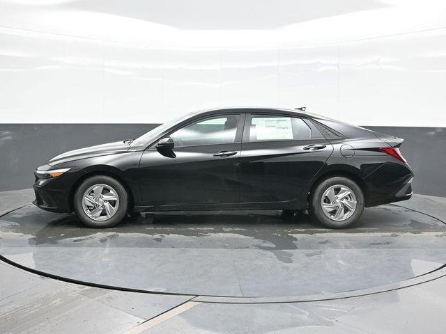 New 2026 Black Hyundai SE image 4