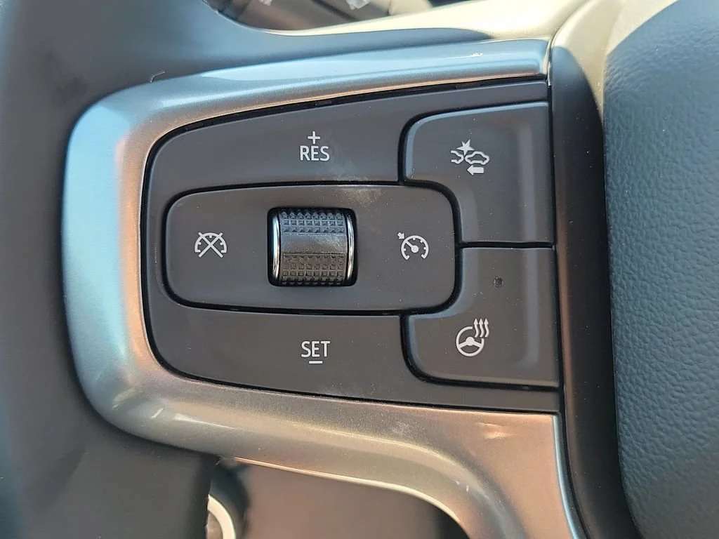 New 2026 Summit White Chevrolet LT (2FL) image 9