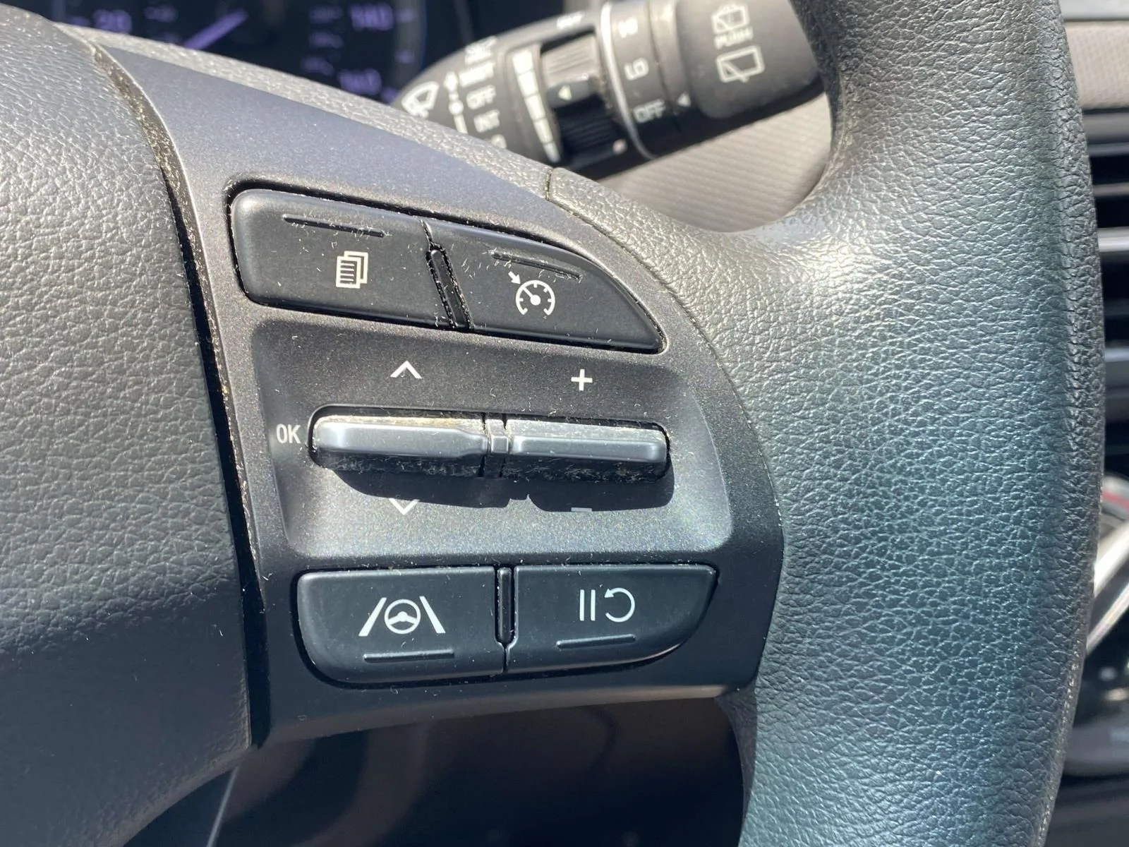 Used 2023 Silver Hyundai SEL image 24