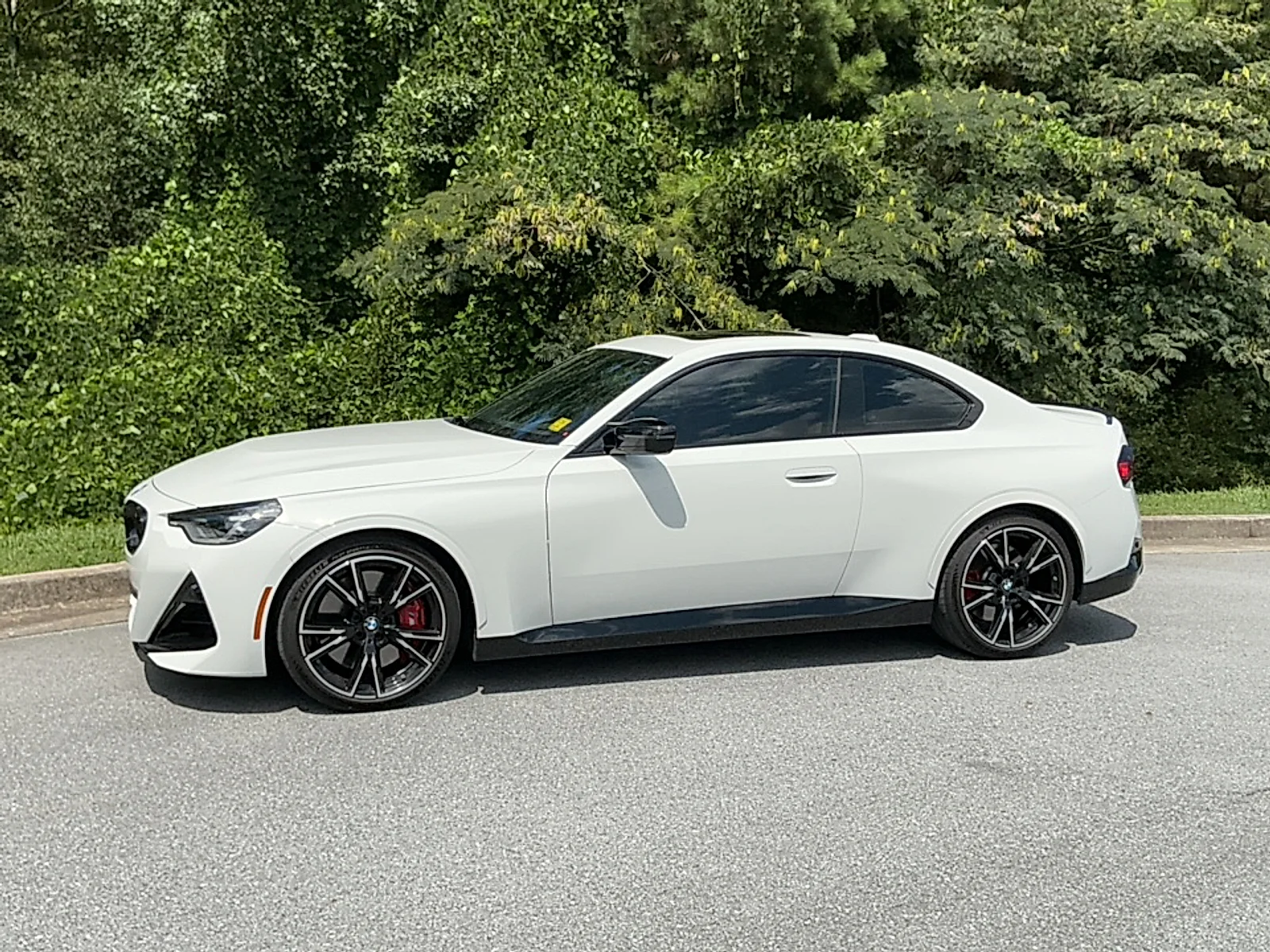 Used 2024  BMW i image 4