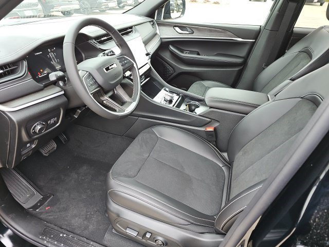 New 2026 Diamond Black Crystal Pearlcoat Jeep Laredo Altitude image 18