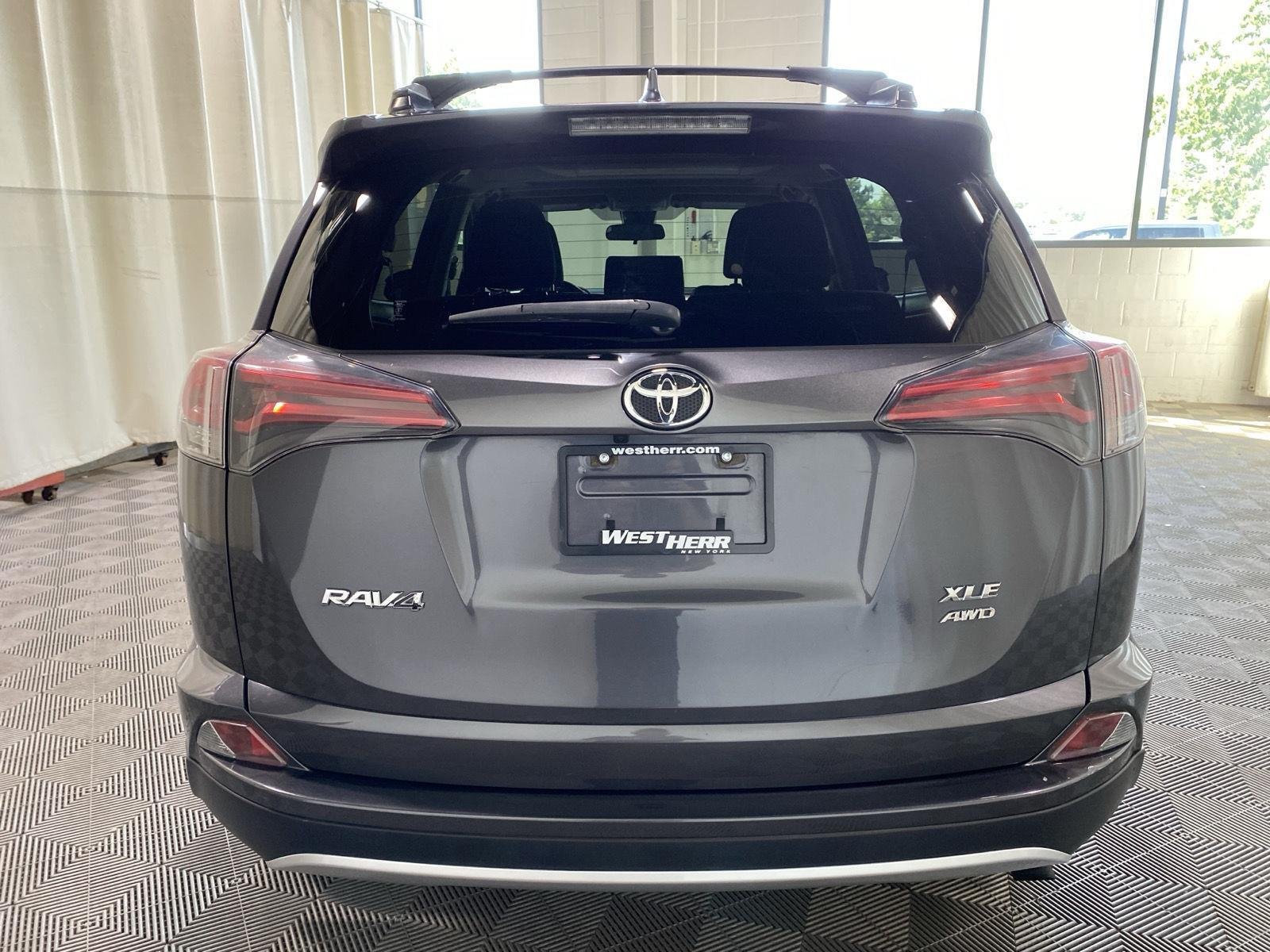 Used 2018 Magnetic Gray Metallic Toyota XLE image 6