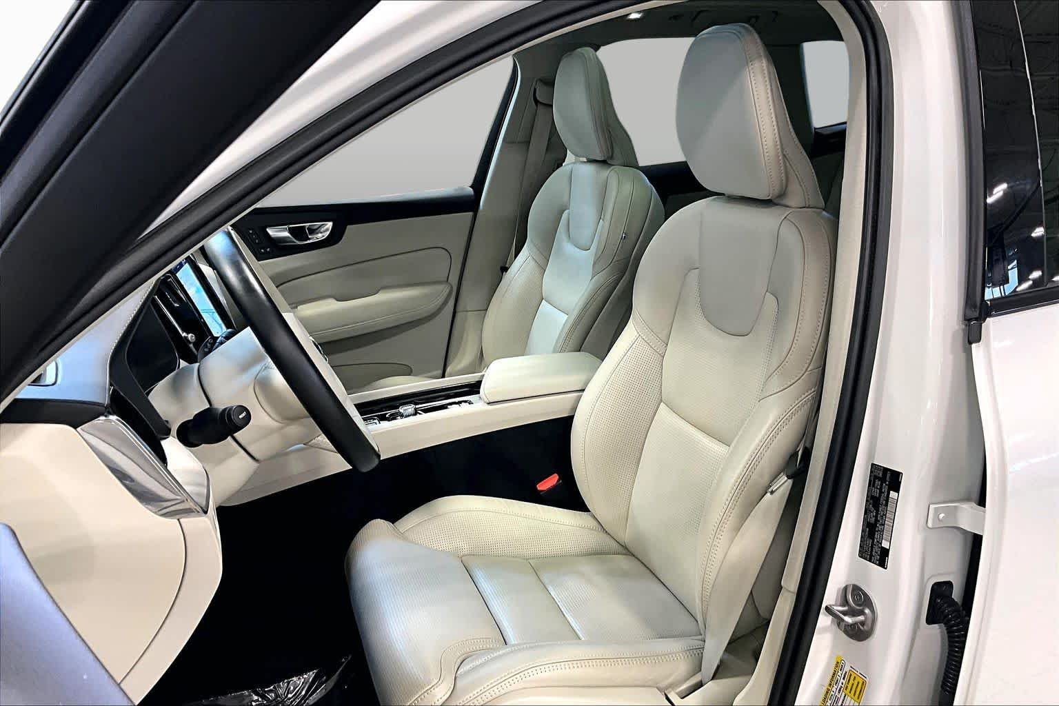 Used 2023 Crystal White Metallic Volvo Ultimate Dark Theme image 9