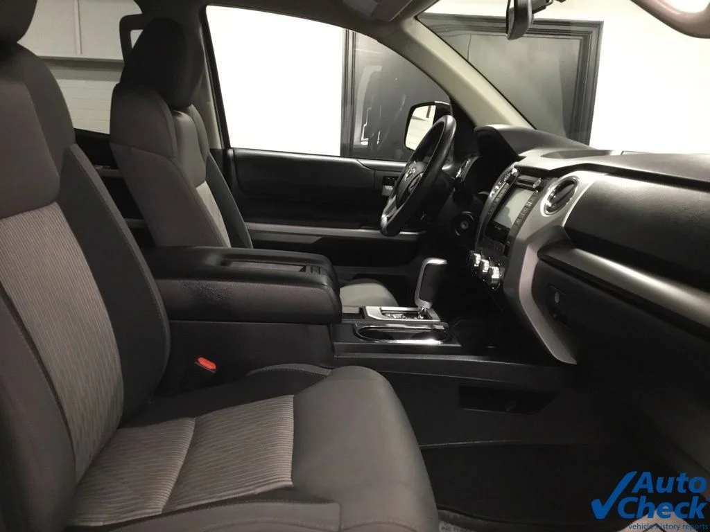 Used 2017 Silver Toyota SR5 image 40