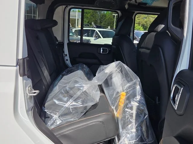 New 2026 Bright White Clear-Coat Exterior Paint Jeep Sahara image 15