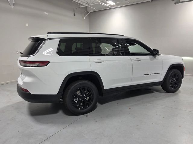 New 2026 Bright White Clear-Coat Exterior Paint Jeep Altitude image 14