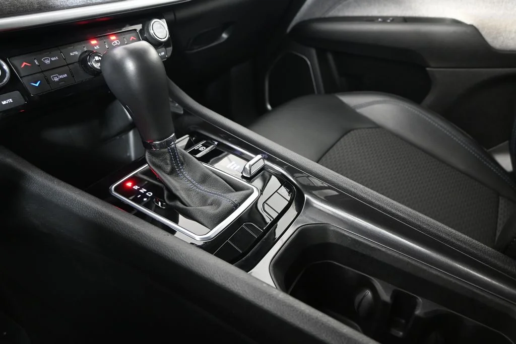 Used 2022 White Jeep Latitude image 30