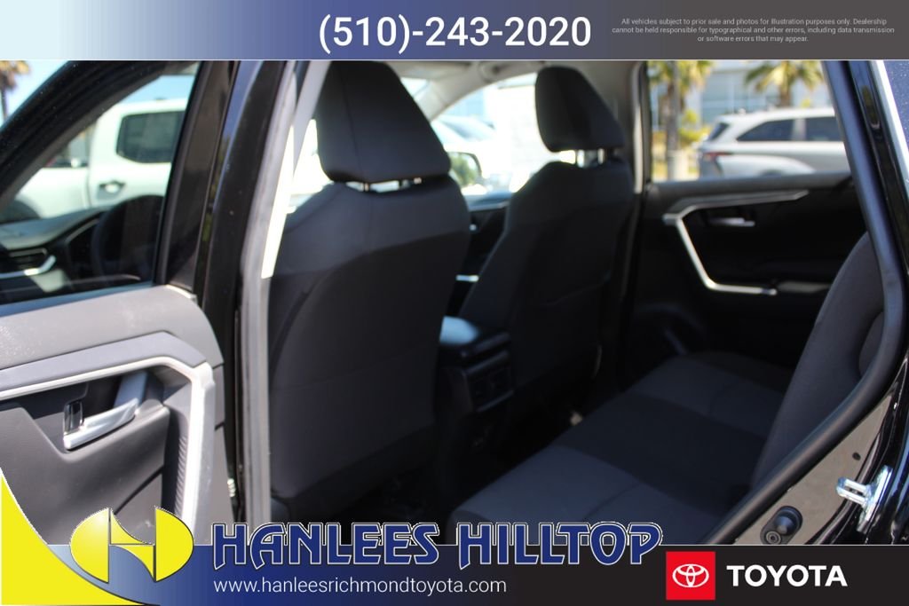 2025 Toyota RAV4 XLE - Photo 15