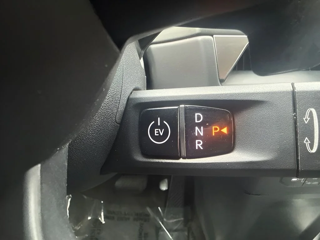 Used 2024 Black Kia Wind image 13