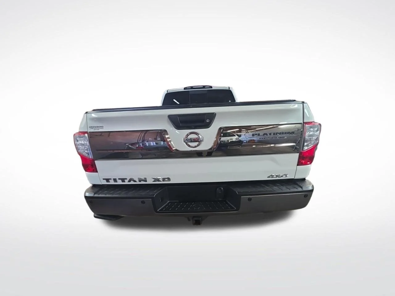Used 2019 White Nissan Platinum Reserve image 8