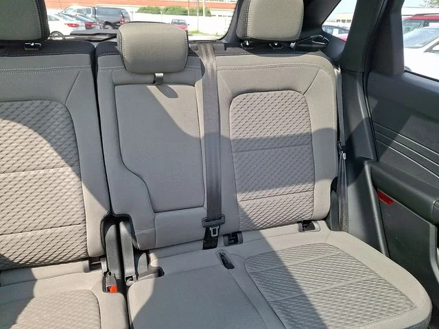 Used 2022 Gray Ford SE image 20