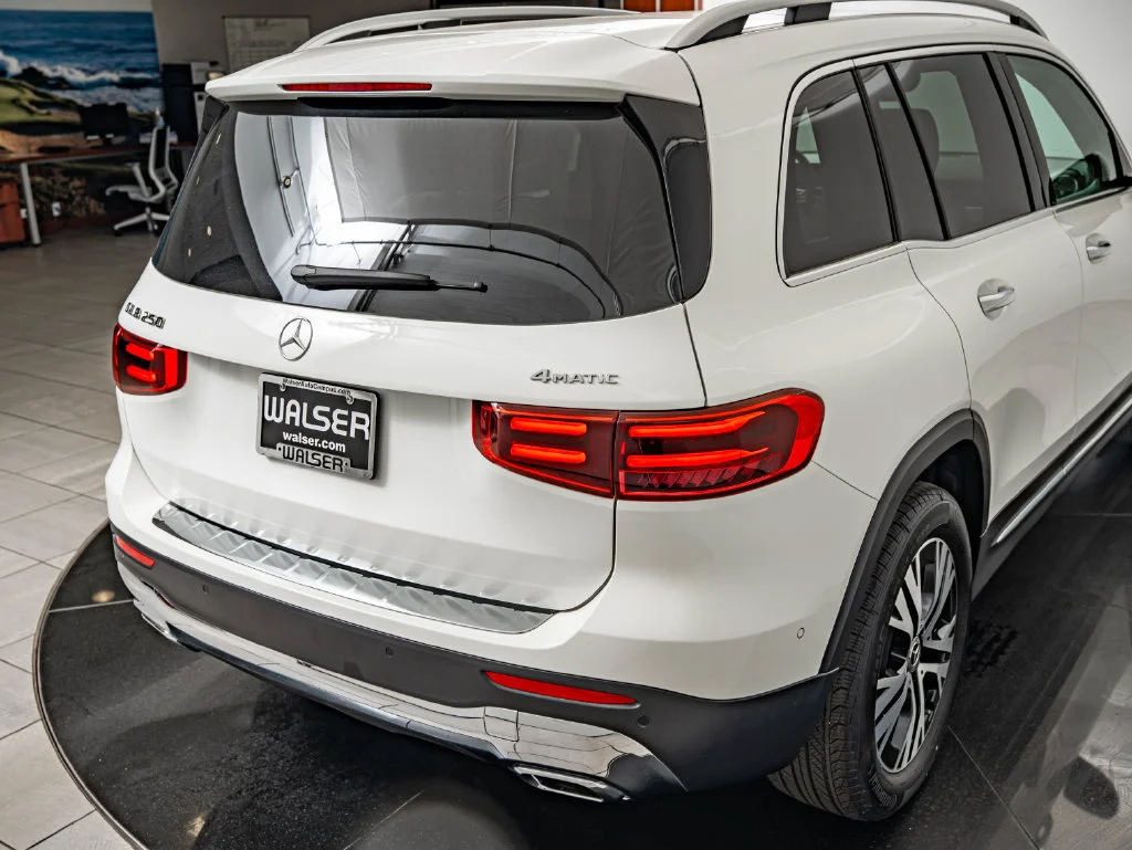 Used 2026 Polar White Mercedes-Benz GLB 250 image 16