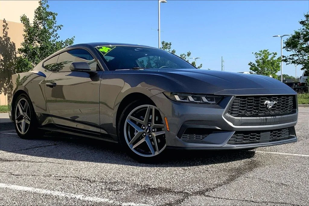 Used 2024 Gray Ford EcoBoost Premium image 31