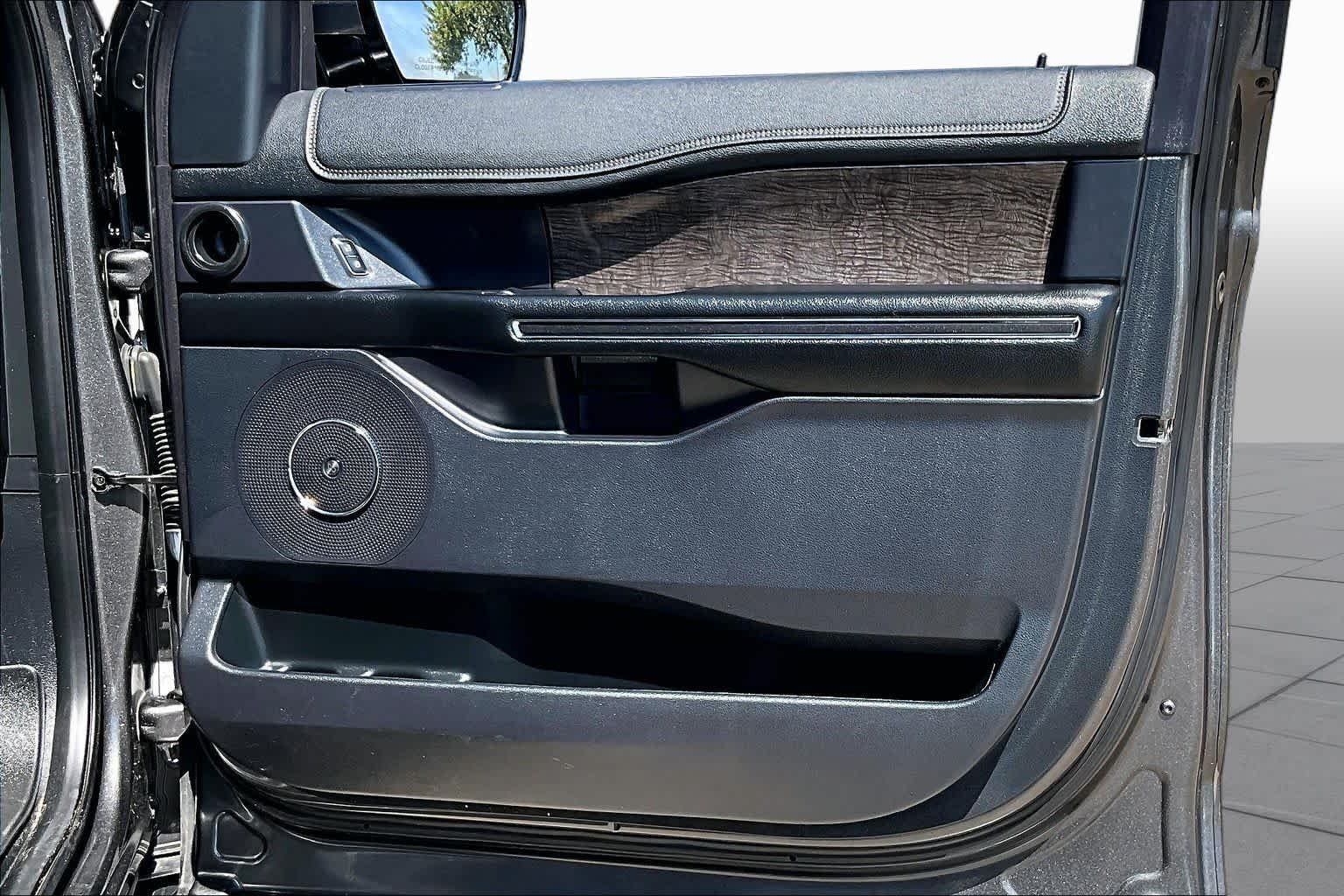Used 2019 Magnetic Ford Limited image 23