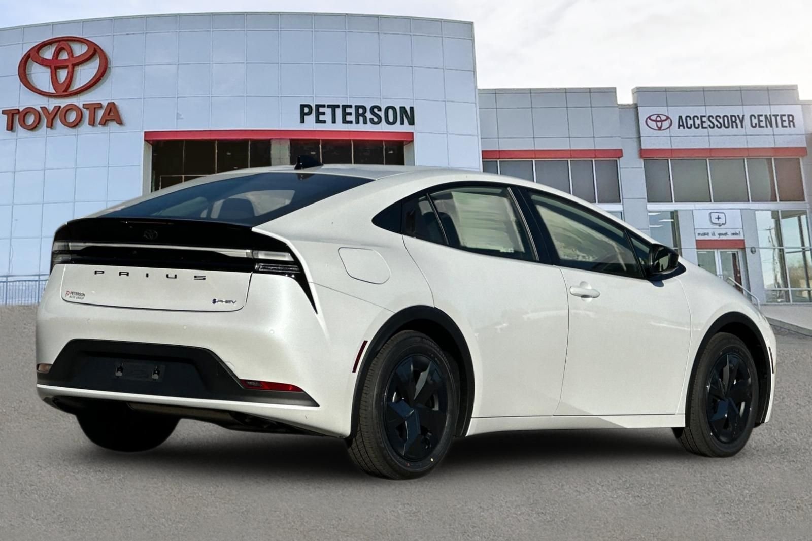 2026 Toyota Prius Plug-in Hybrid SE - Photo 4