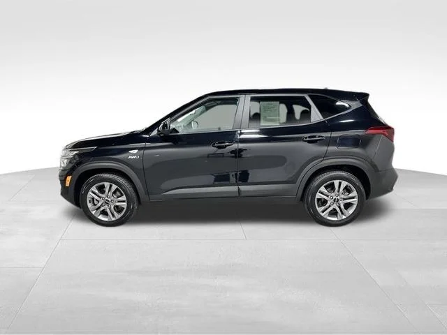 Used 2023 Black Kia LX image 10
