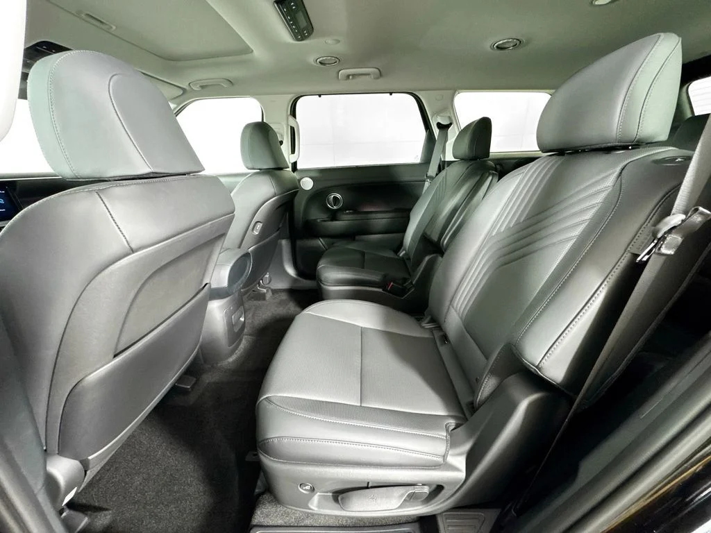 New 2026 Black Hyundai SEL Premium image 14