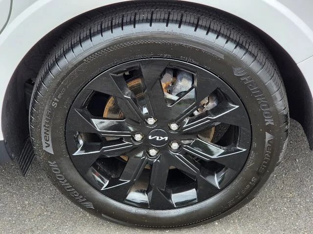 Used 2022 White Kia SX image 15
