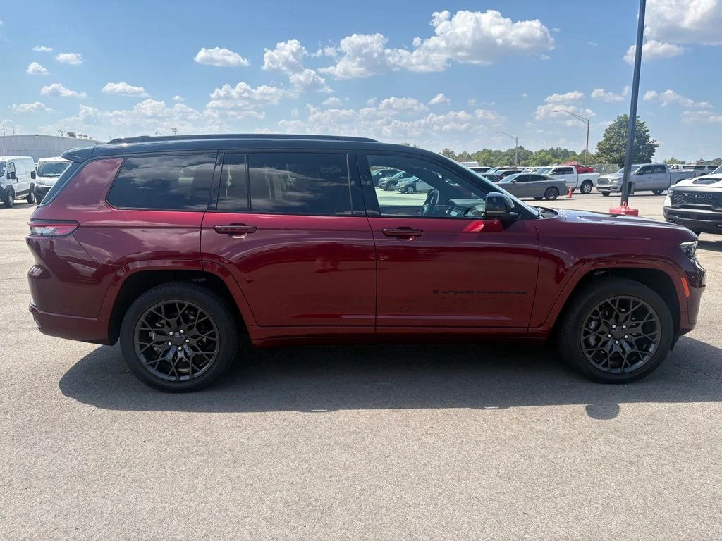 Used 2024 Red Jeep Summit image 9