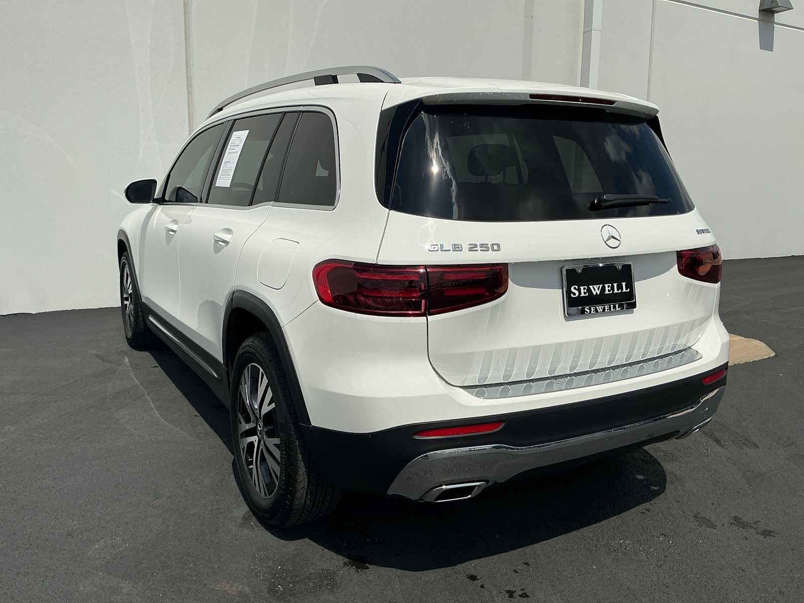 Used 2026 Polar White Mercedes-Benz GLB 250 image 6