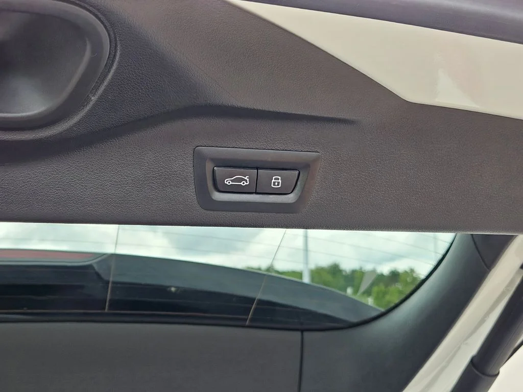 Certified Used 2024 White BMW xDrive40i image 13