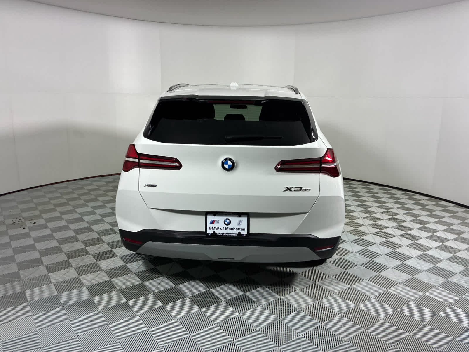 Used 2026 Alpine White BMW 30 xDrive image 3