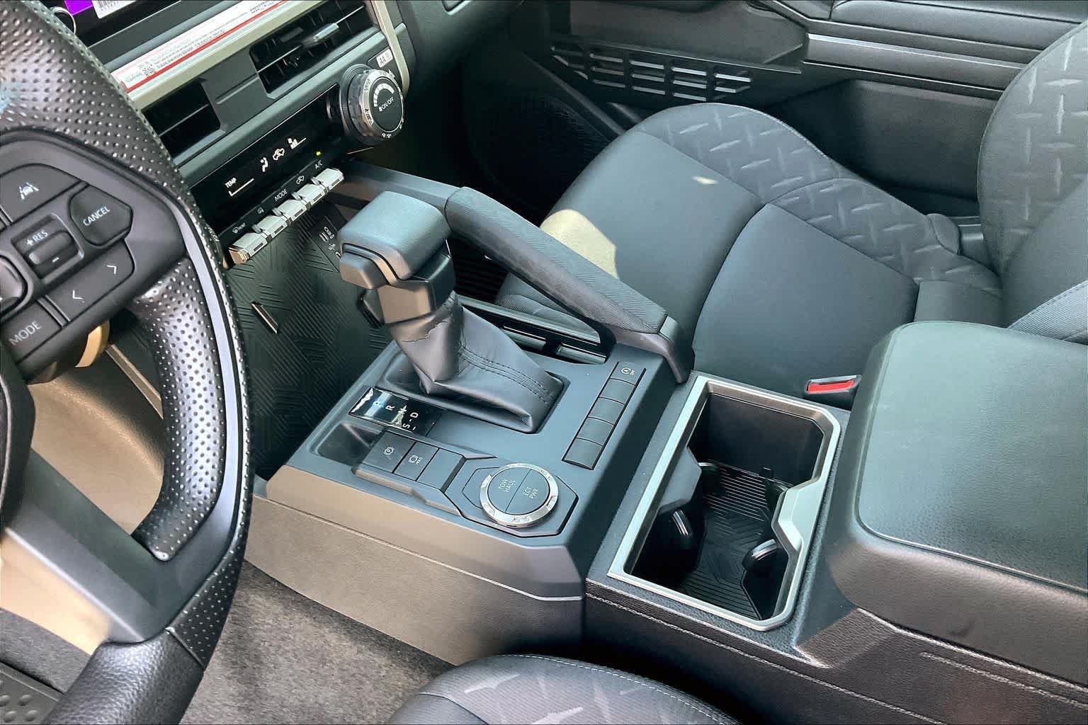 2025 Toyota Tacoma SR5 - Photo 7