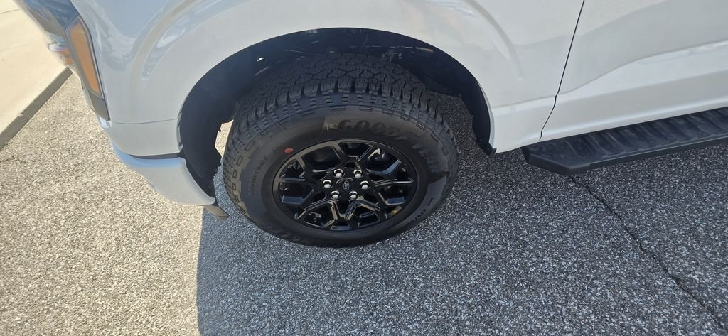 New 2026 Oxford White Ford XLT image 11