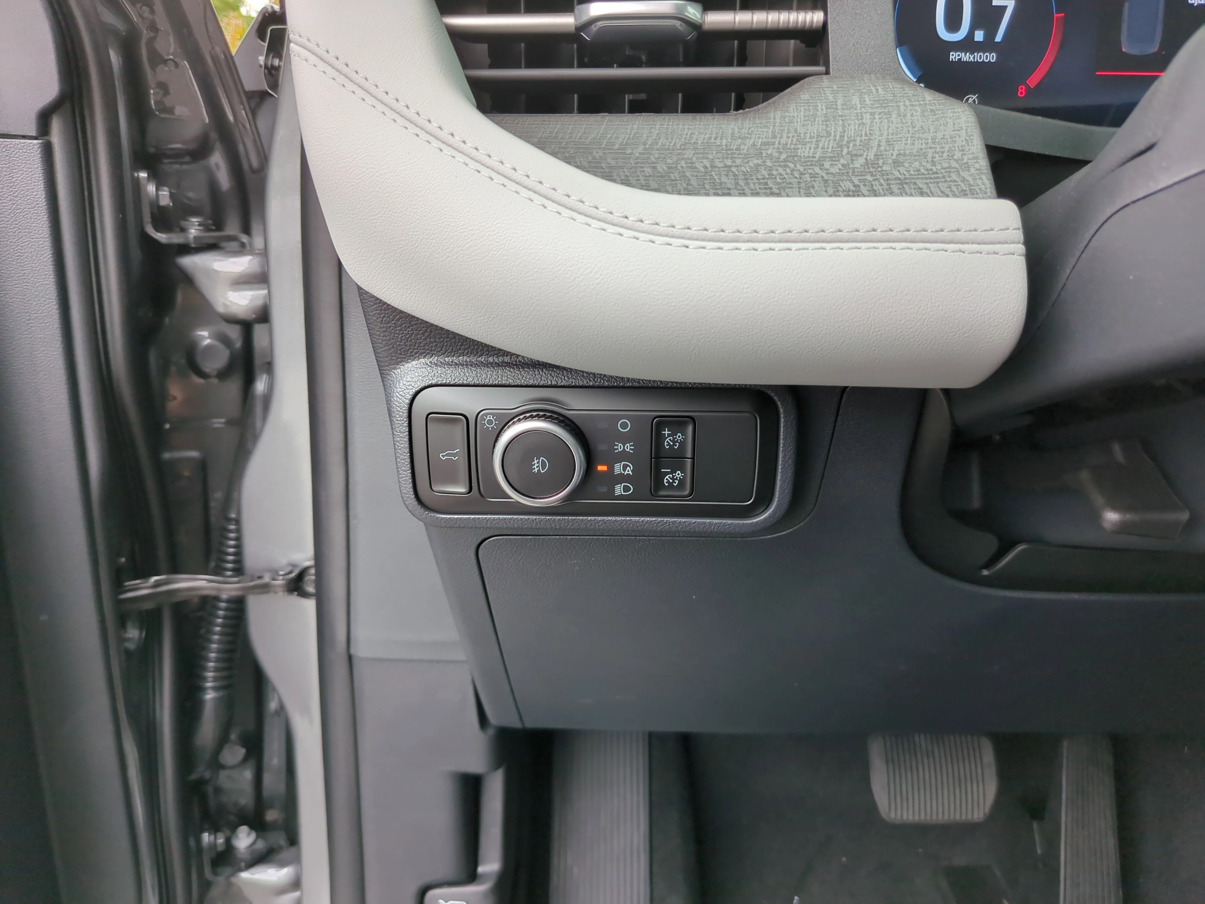 New 2026 Carbonized Gray Metallic Ford Platinum™ image 27