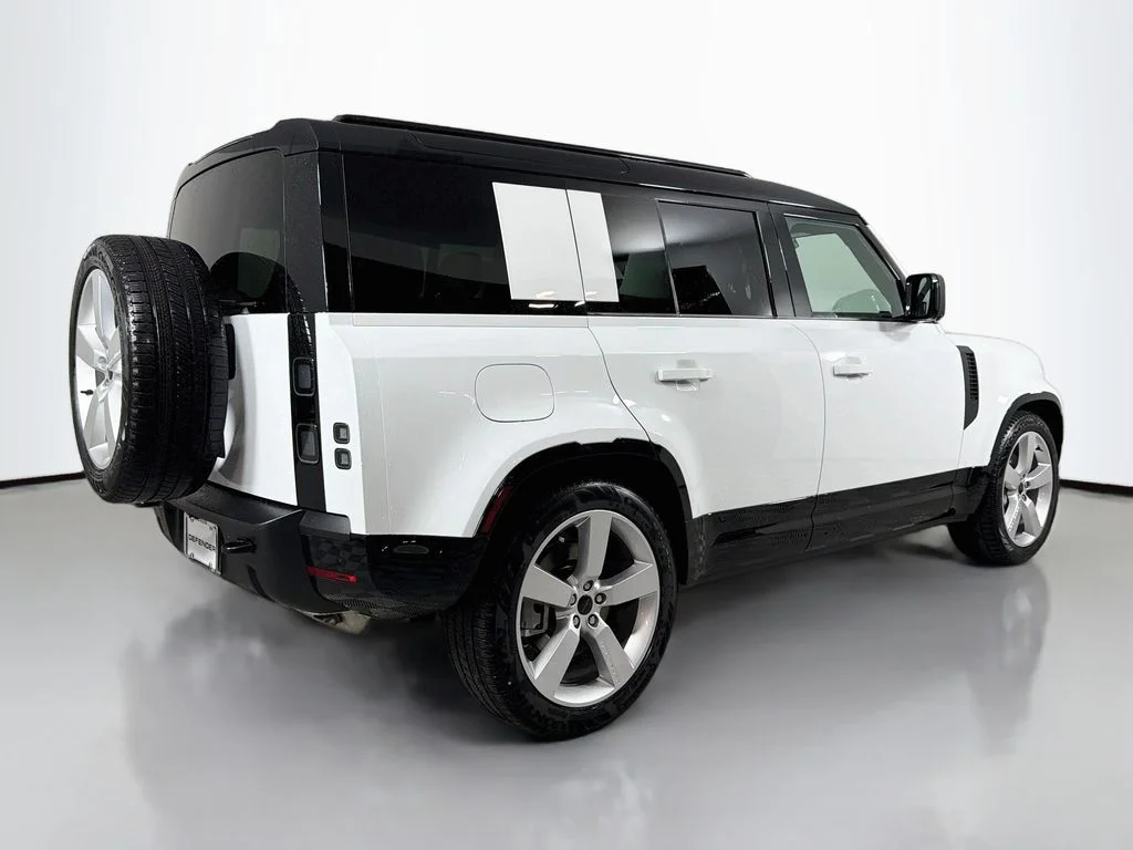 New 2026 Fuji White Land Rover X-Dynamic SE image 5