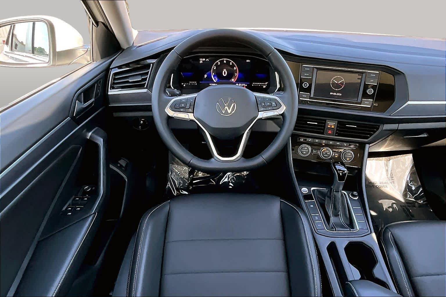Pre-Owned 2023 Volkswagen Jetta SE