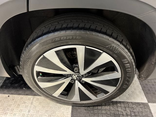 Used 2023 Gray Volkswagen 1.5T SE image 15