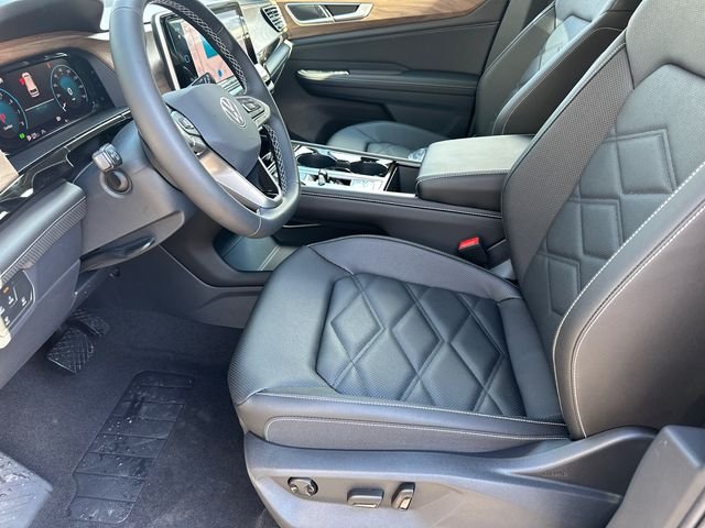 New 2026 Black Volkswagen 2.0T SE w/Technology image 9