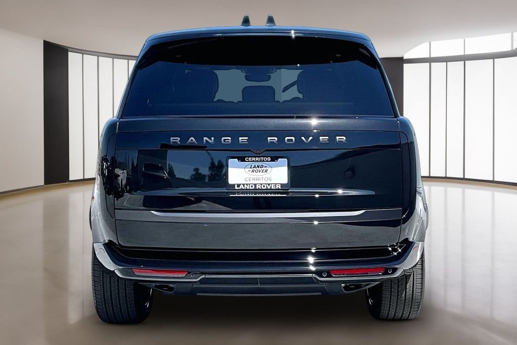 New 2026 Santorini Black LAND ROVER SE image 4