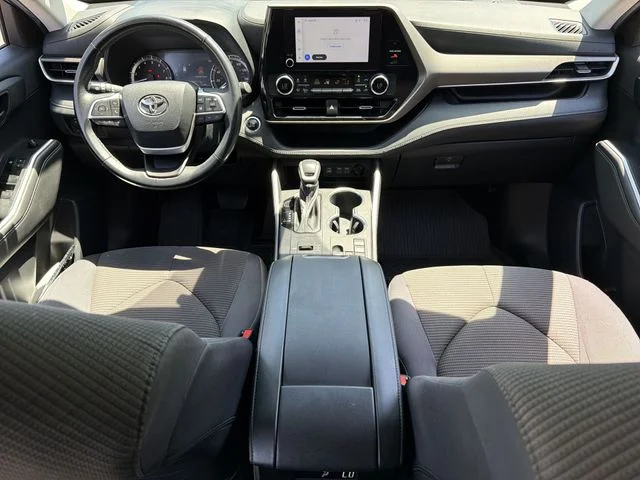 Used 2023  Toyota LE image 17