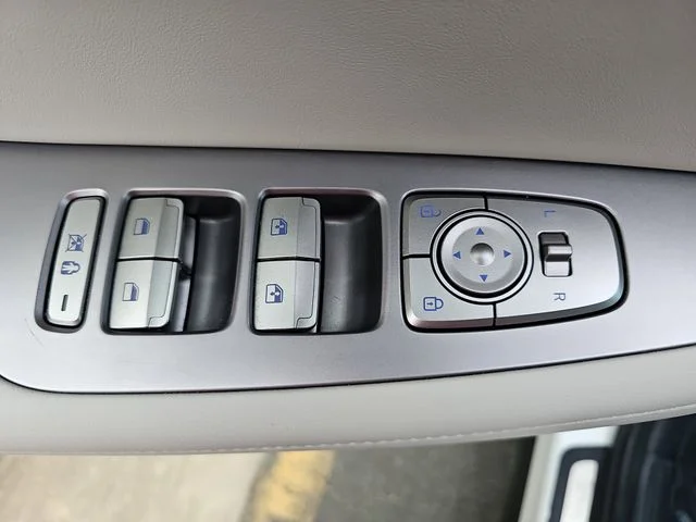 Used 2024 White Hyundai Limited image 29