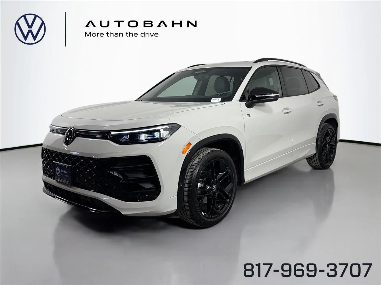 2026 Volkswagen Tiguan 2.0T SE R-Line Black's photo
