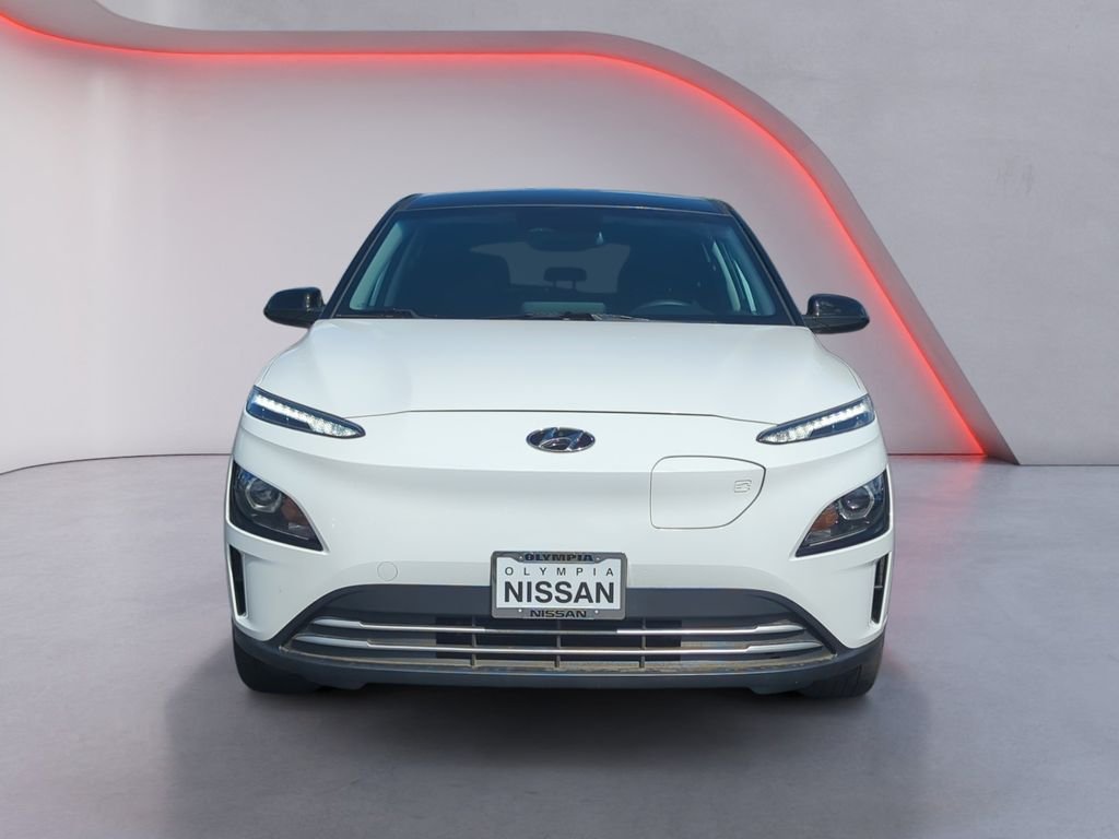 Used 2023 White Hyundai SE image 9