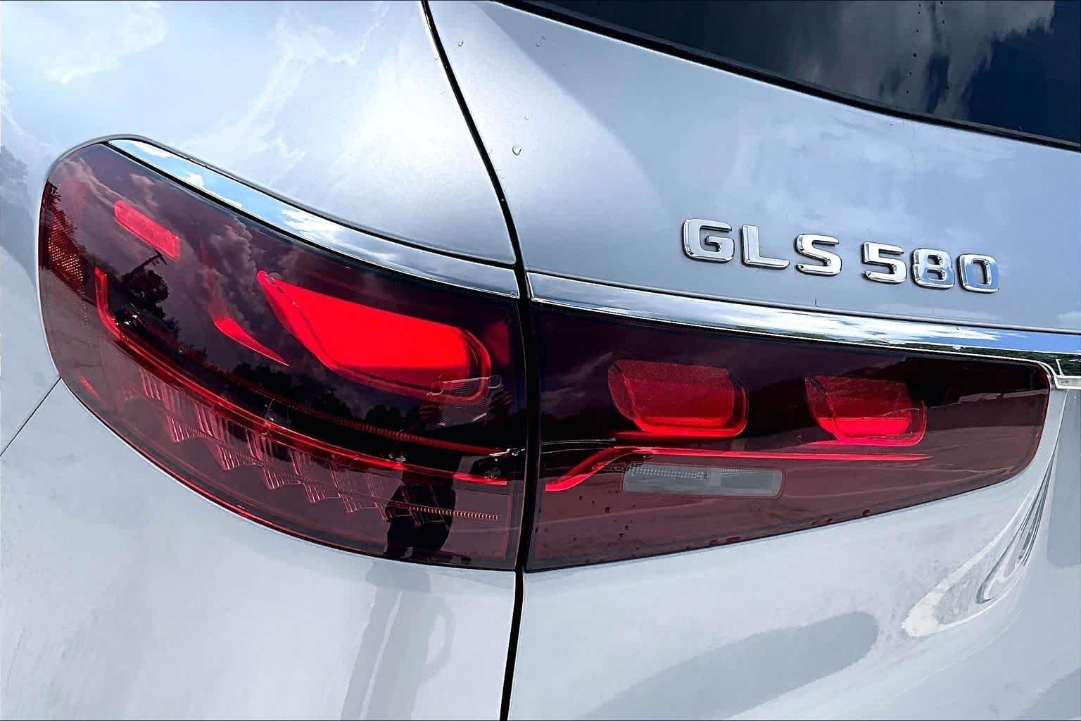 Used 2025 Cirrus Silver Metallic Mercedes-Benz GLS 580 image 29