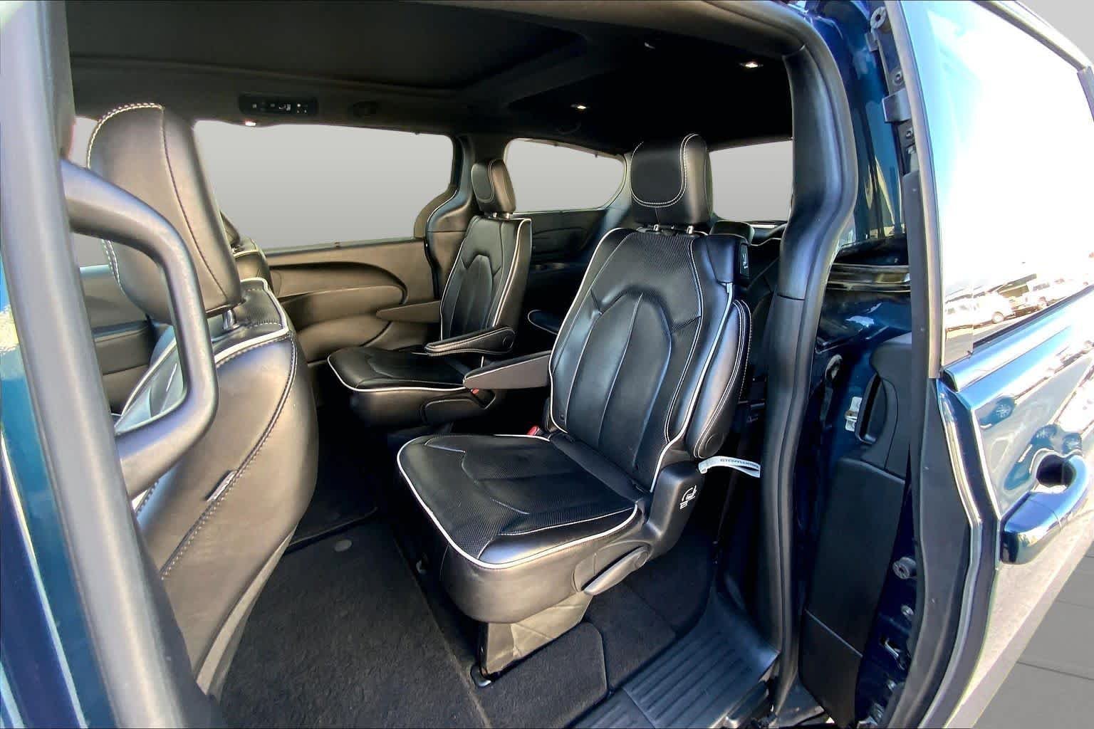 Used 2025 Fathom Blue Pearlcoat Chrysler Limited image 21