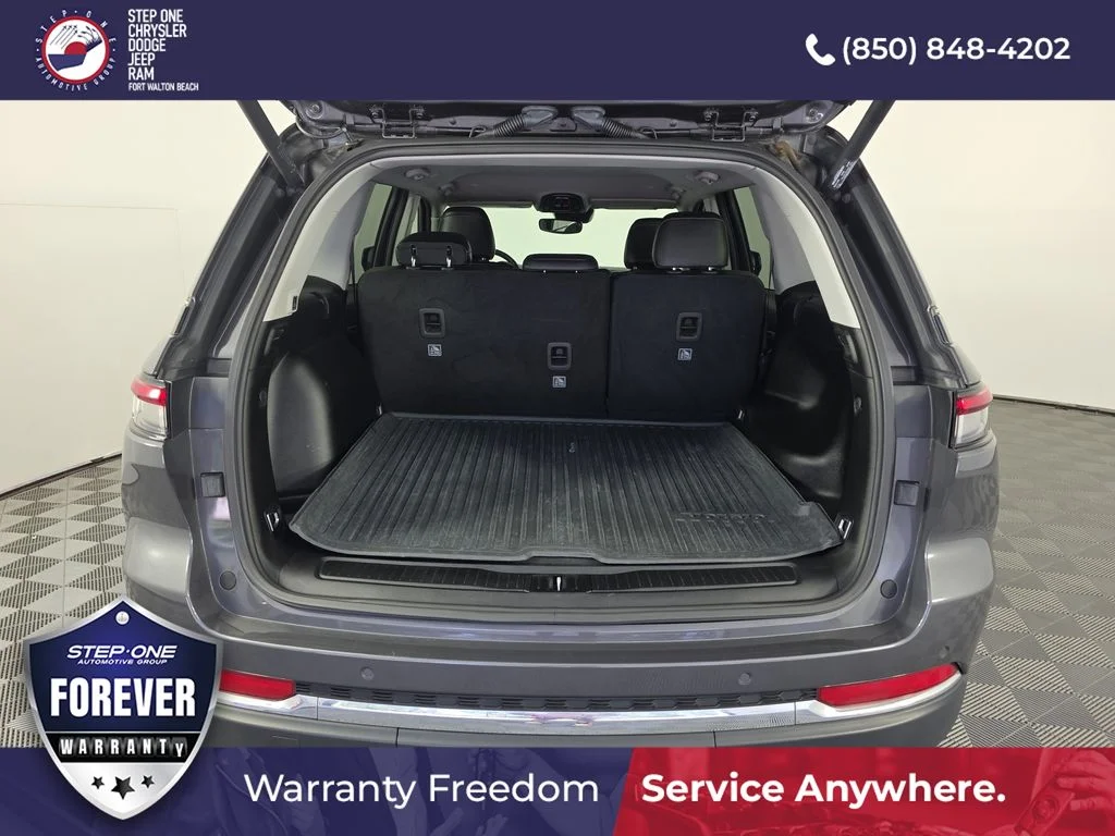 Used 2023 Gray Jeep Limited image 27