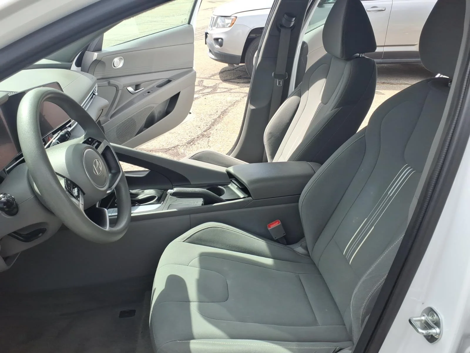 Used 2024 White Hyundai SEL image 14
