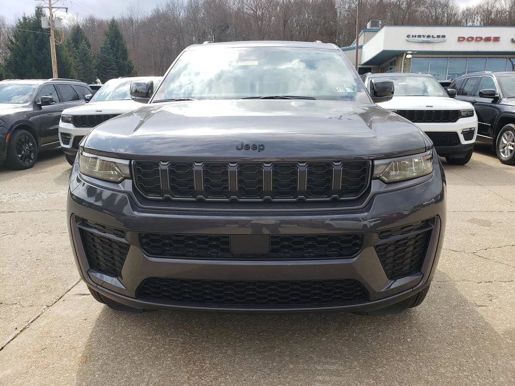 New 2026 Baltic Gray Metallic Clear-Coat Exterior Paint Jeep Laredo Altitude image 9