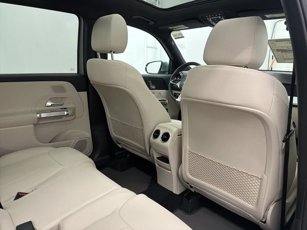 Used 2026 Silver Mercedes-Benz GLB 250 image 24