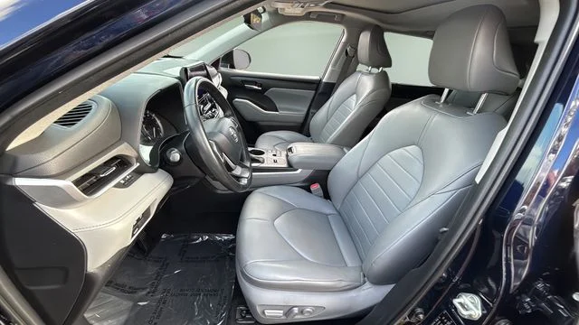 Used 2023  Toyota XLE image 18